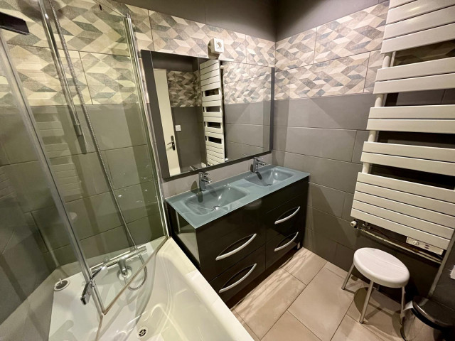 _lv_images__lot_0000030104_06_14032456