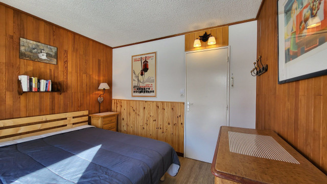 _lv_images__lot_0000050015_09_13268858