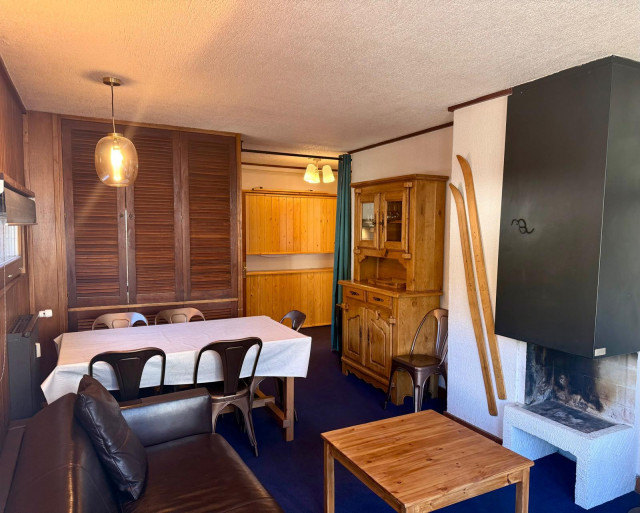 _lv_images__lot_0000070015_02_13835252