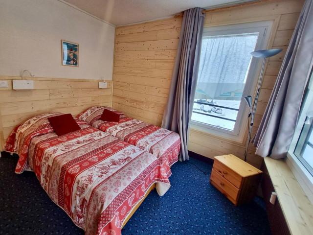 _lv_images__lot_0000070018_08_13165666