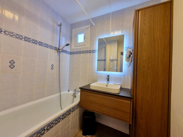 _lv_images__lot_0000070018_10_13587828