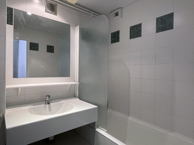 _lv_images__lot_0000230110_11_14419472