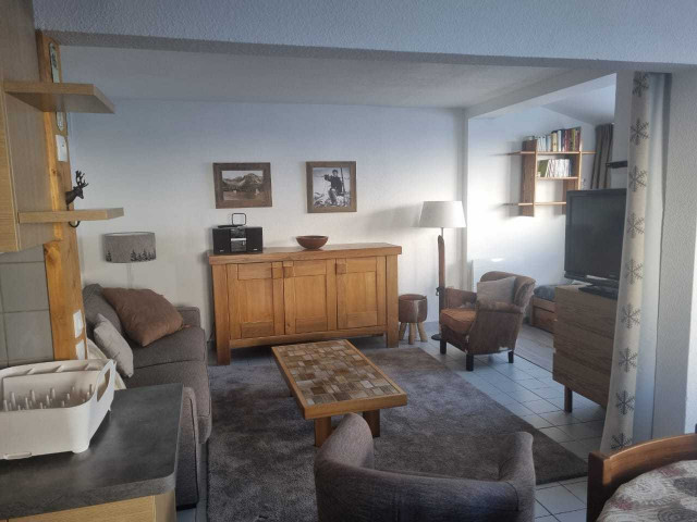 _lv_images__lot_0000230155_01_14032349