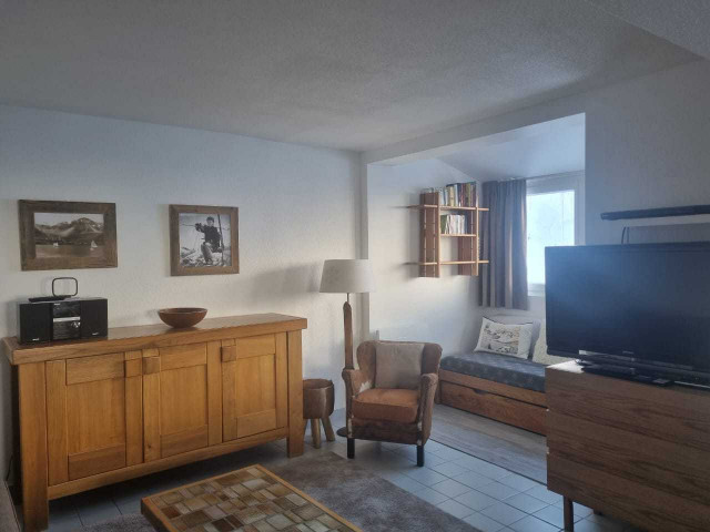 _lv_images__lot_0000230155_02_14456873