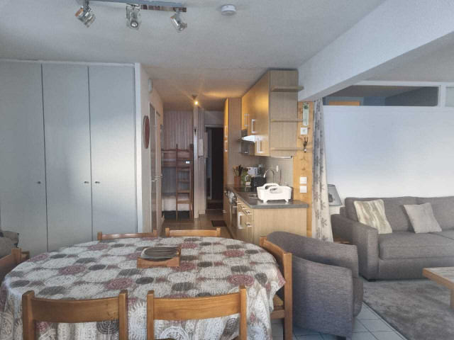 _lv_images__lot_0000230155_04_14456875