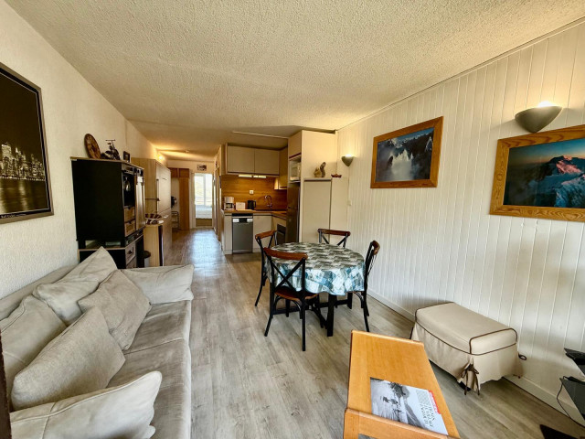 _lv_images__lot_0000230166_01_12847757