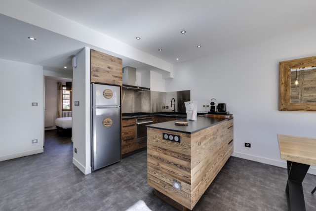 _lv_images__lot_0060511570_04_14236730