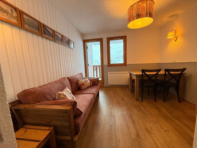 _lv_images__lot_0074061694_03_14025418