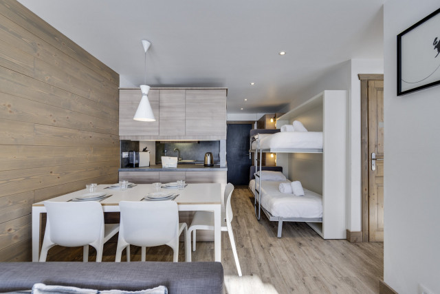 _lv_images__lot_0074061997_06_14394523