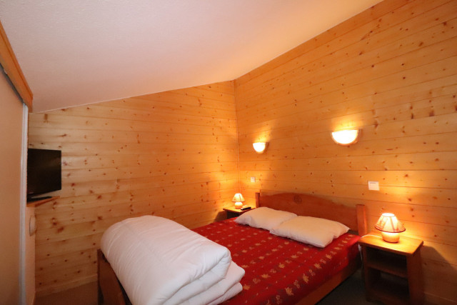 Chambre avec lit double