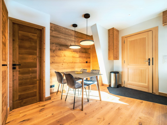 Table à manger, 4 personnes.