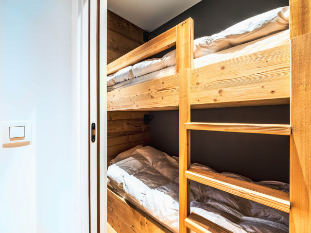 Cabine avec lits superposés.