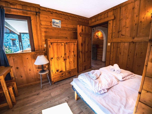 Chambre 1 avec salle de douche