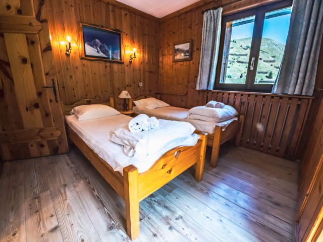 Chambre 2 avec salle de douche