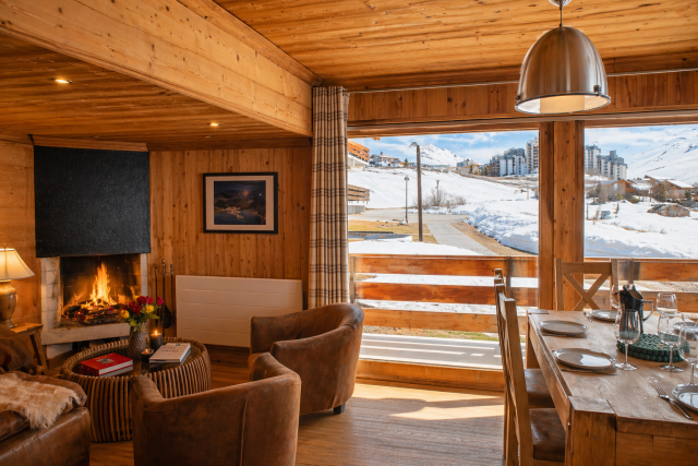 chalet-chaleureux-avec-vue-sur-les-montagnes-14450029