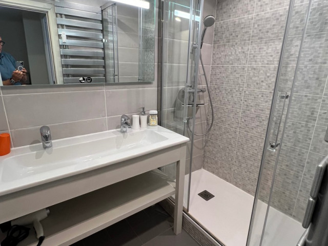 Salle de douche location-appartement-hauts de val claret-ski-tignes