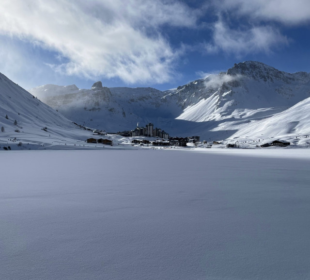 tignes-hiver-vue-sur-le-val-claret-depuis-le-lac-11007506