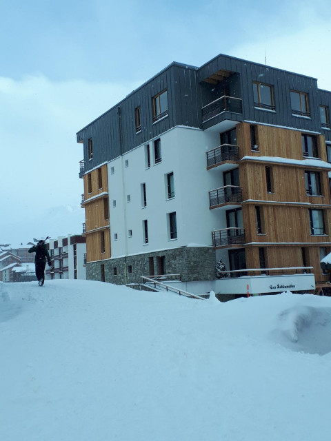 vue-fa-ade-2024-12194473