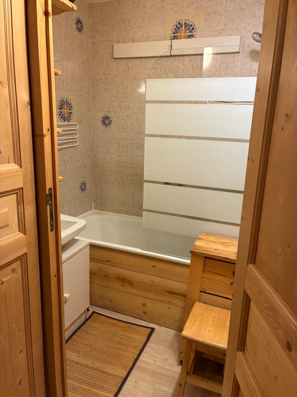 03845992-0d12-42a6-86d2-7f74d5eb84f6-13968595 03845992-0d12-42a6-86d2-7f74d5eb84f6-13968595