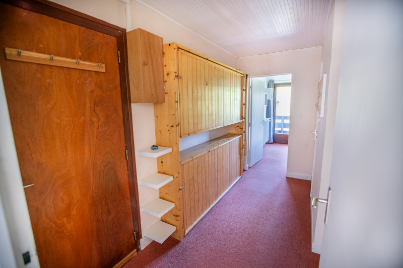 Entrée et couloir entre chambre 1 et salon