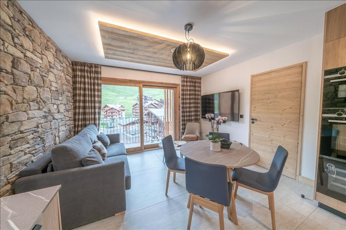 Photo 1 Photo 1