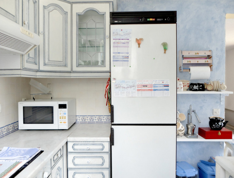 CUISINE AVEC FRIGO + CONGELATEUR