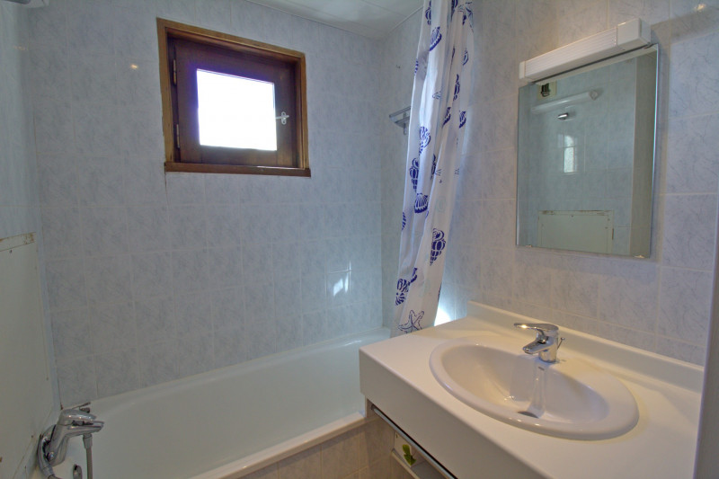 _lv_images__lot_0000000063_05_13076574 _lv_images__lot_0000000063_05_13076574