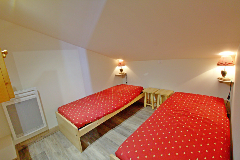 _lv_images__lot_0000000065_05_14229432