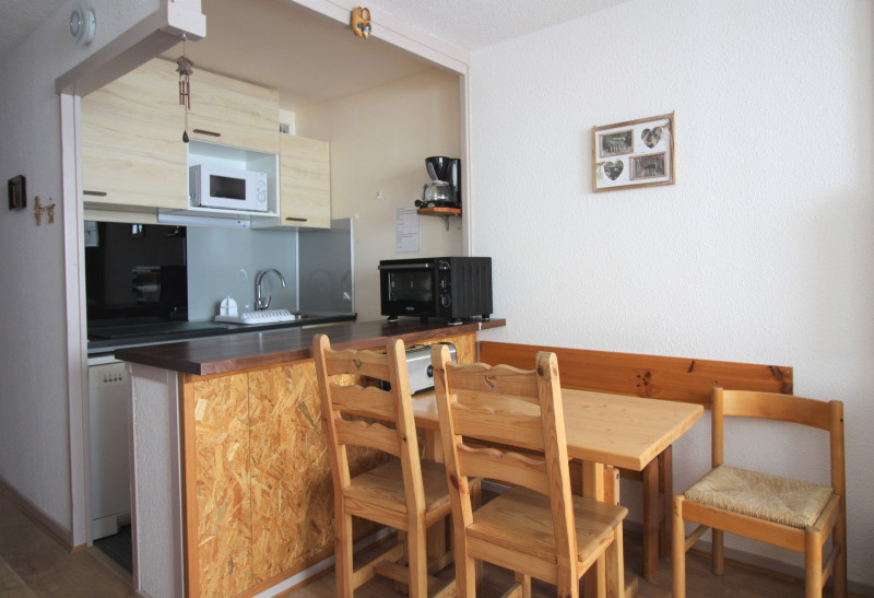 _lv_images__lot_0000000080_03_14452069