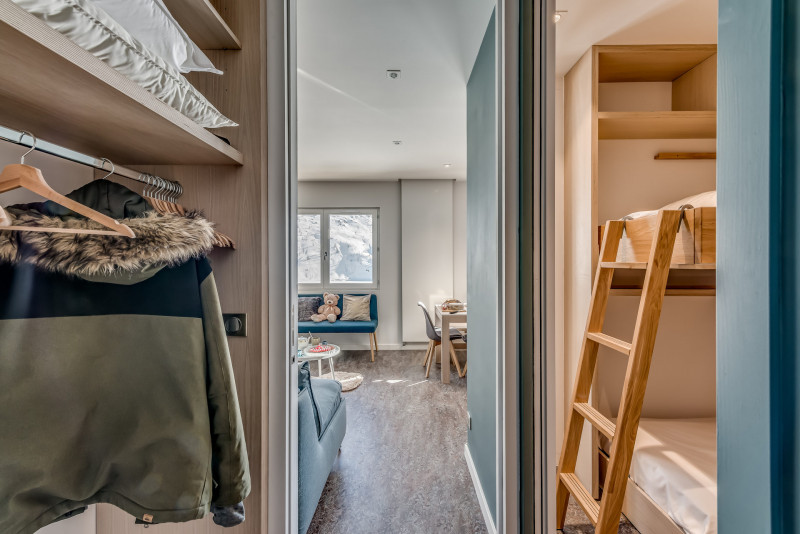 _lv_images__lot_0000000099_01_14369136