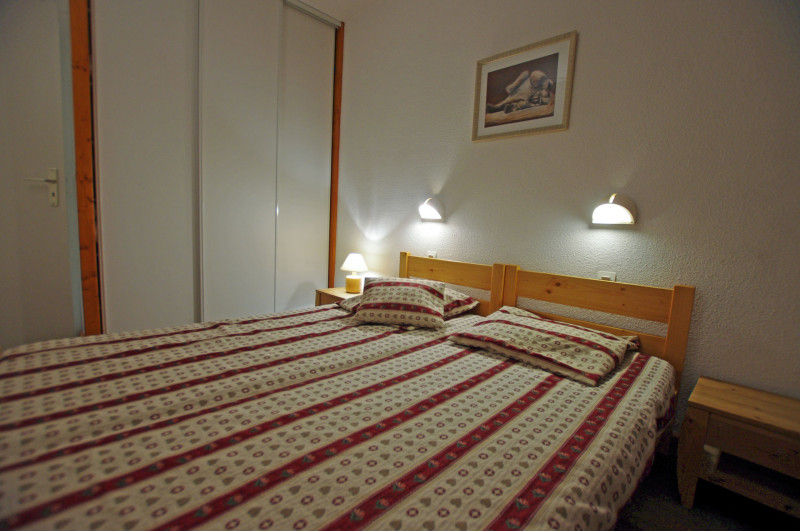 _lv_images__lot_0000000104_05_14416228