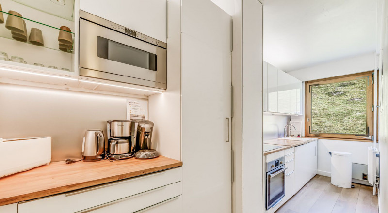 _lv_images__lot_0000000105_07_14058211