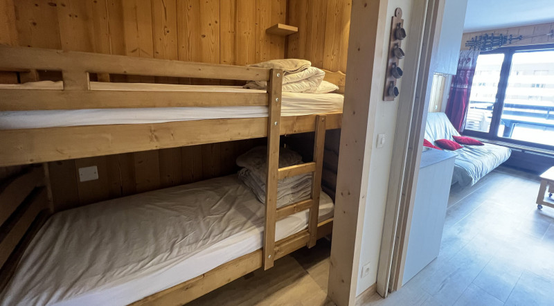 _lv_images__lot_0000000109_09_13933911