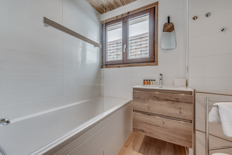 _lv_images__lot_0000000119_14_13584970 _lv_images__lot_0000000119_14_13584970