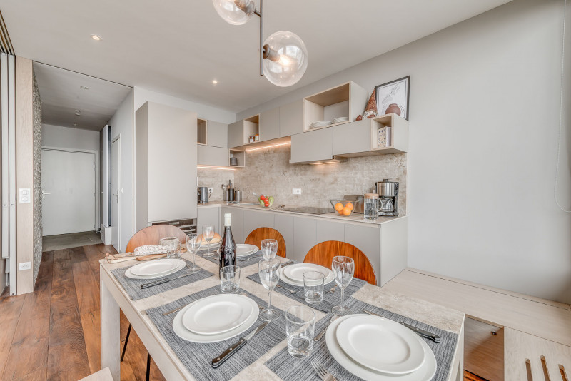 _lv_images__lot_0000000121_02_14057570