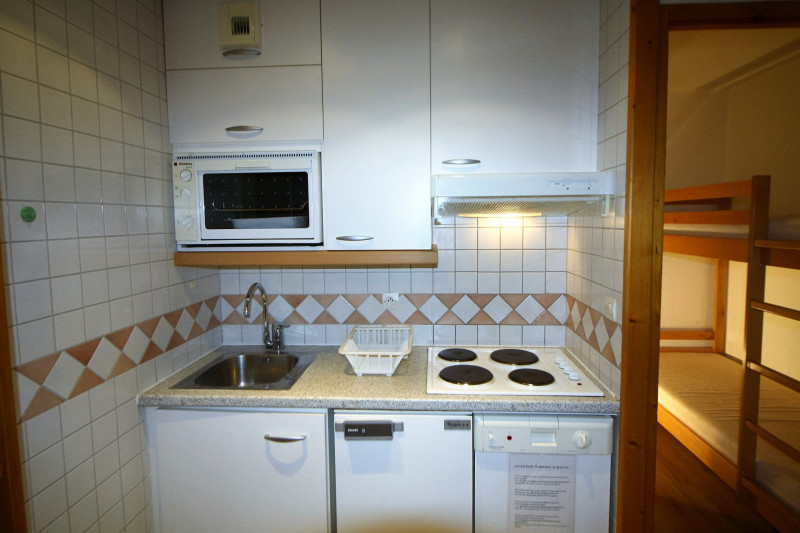 _lv_images__lot_0000000143_03_13585349