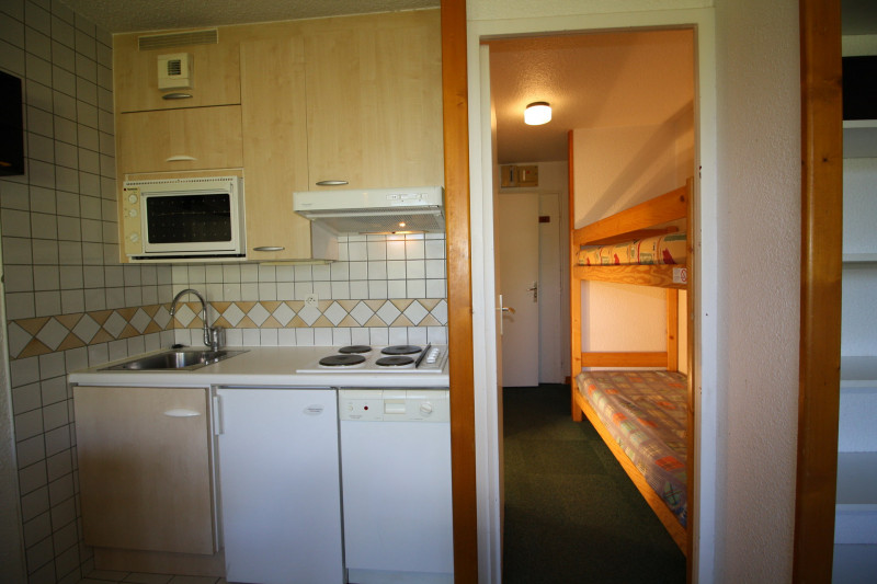 _lv_images__lot_0000000152_03_13933747