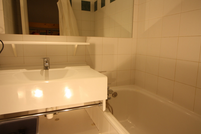 _lv_images__lot_0000000152_04_13266351