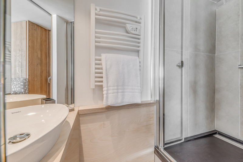 _lv_images__lot_0000000179_16_13451538