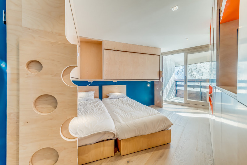 _lv_images__lot_0000000180_10_14415075