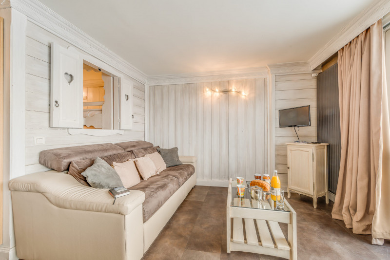 _lv_images__lot_0000000192_01_14369343