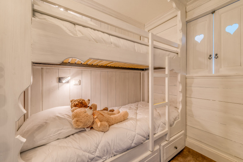 _lv_images__lot_0000000192_04_13980858