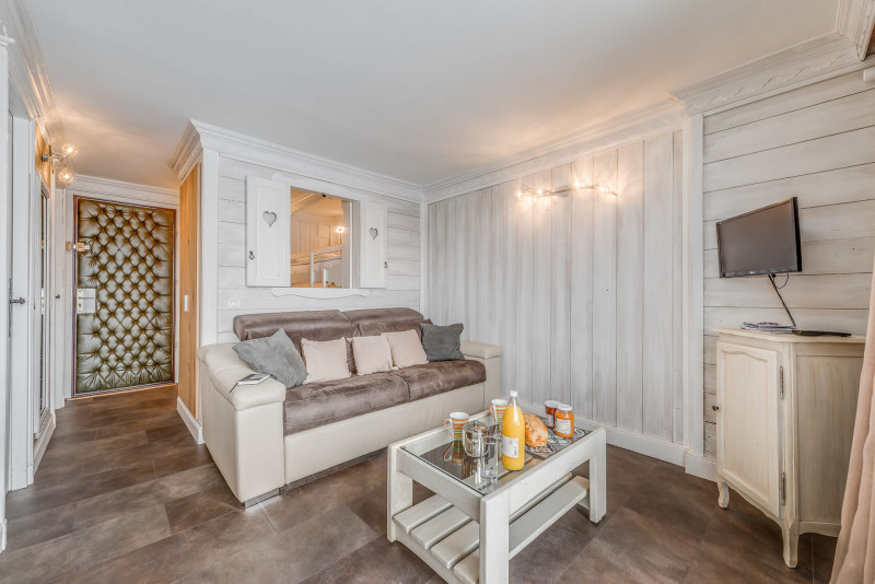 _lv_images__lot_0000000192_08_14086585