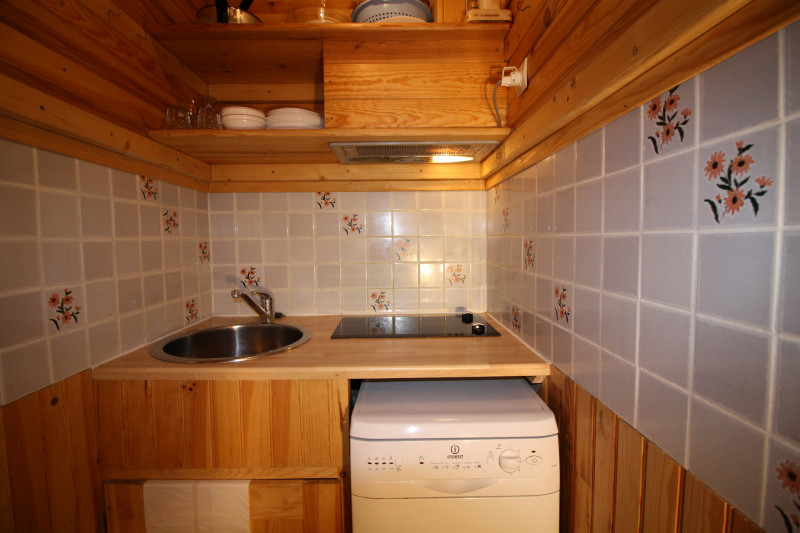 _lv_images__lot_0000000200_08_14454491