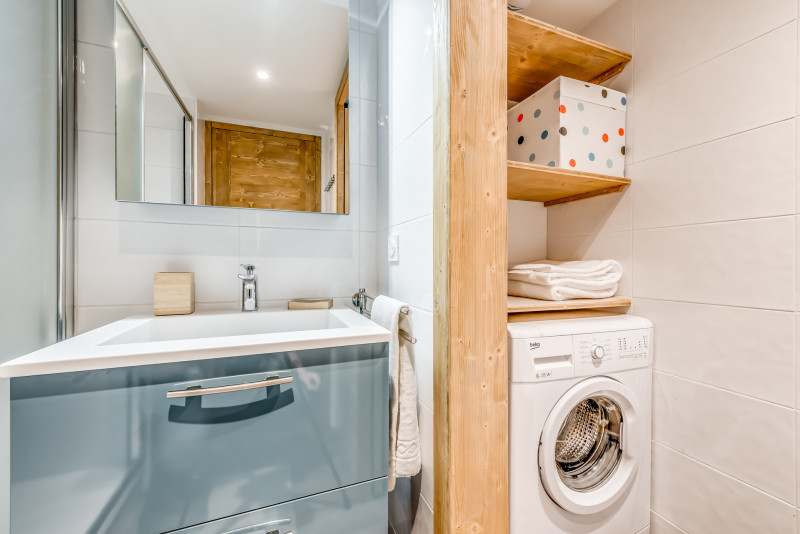 _lv_images__lot_0000000210_03_14067453