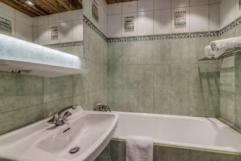 _lv_images__lot_0000000224_15_13584130