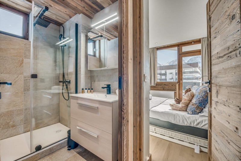 _lv_images__lot_0000000225_12_14105983