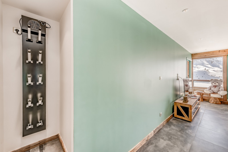 _lv_images__lot_0000000232_12_13451693