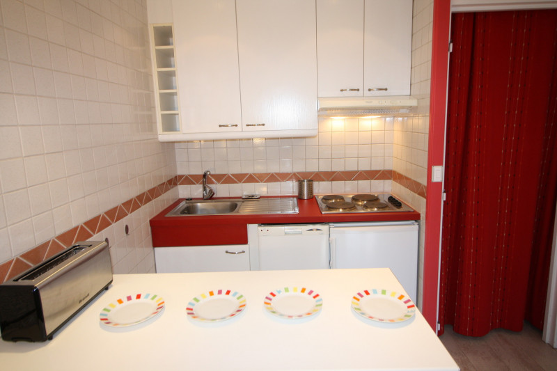 _lv_images__lot_0000000233_04_14231798