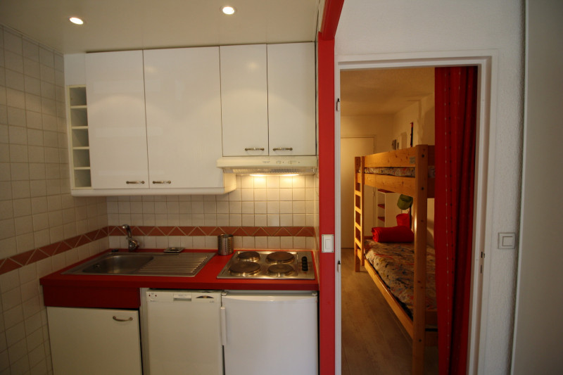 _lv_images__lot_0000000233_06_14416522